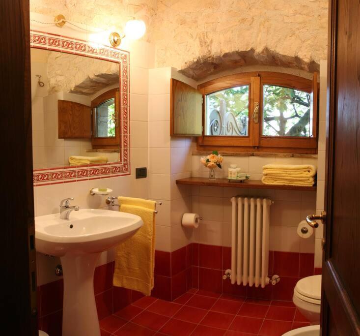 All Stone Horse Stable Converted To Elegant Apartment - Baltimora Spoleto Bagian luar foto
