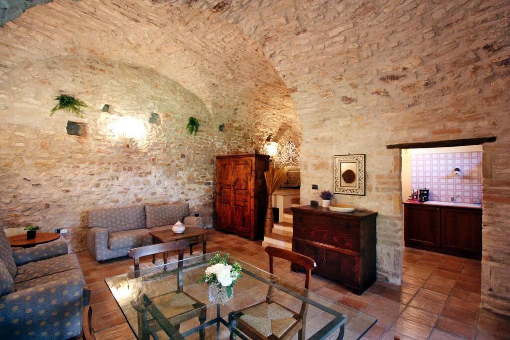 All Stone Horse Stable Converted To Elegant Apartment - Baltimora Spoleto Bagian luar foto