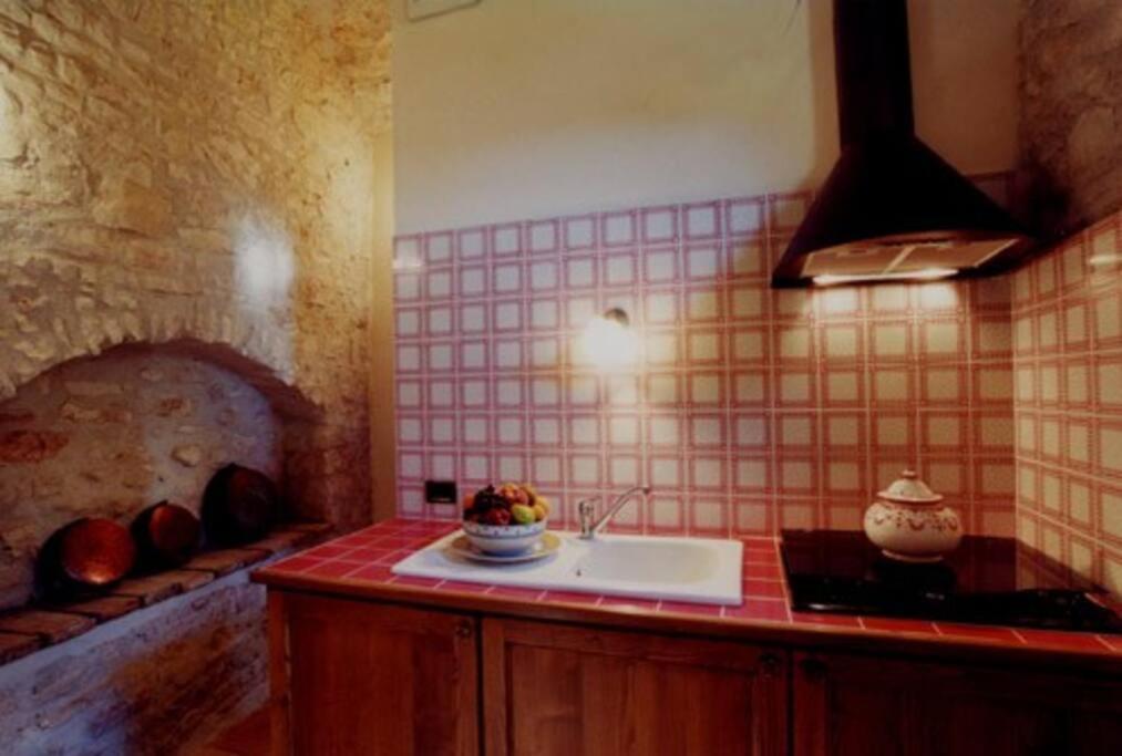 All Stone Horse Stable Converted To Elegant Apartment - Baltimora Spoleto Bagian luar foto