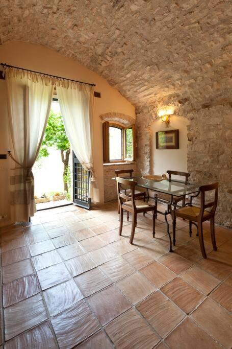 All Stone Horse Stable Converted To Elegant Apartment - Baltimora Spoleto Bagian luar foto